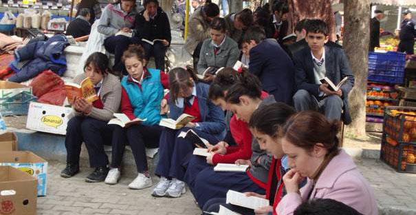 Ayaş Semt Pazarında "Okuma" Etkinliği