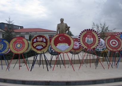 Çelenk Sunma Törenleri ve Milli Bayram Tatillerinde Değişiklik