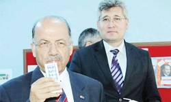 Sivas Valisi lıkır lıkır süt içti