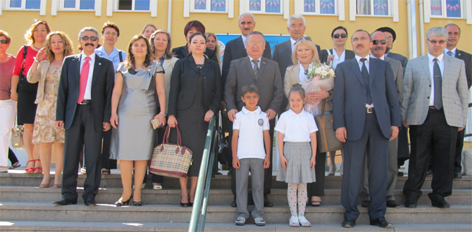 Kırgızistan Heyeti Necdet Seçkinöz İlköğretim Okulu'nda