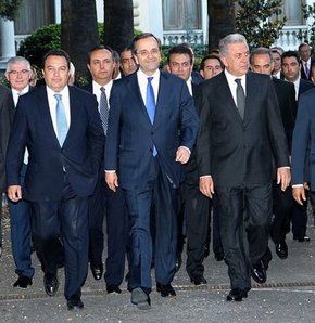 Savulun Samaras geliyor!