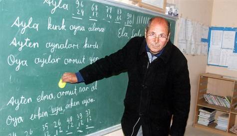 73 yaşında öğretmeye devam ediyor
