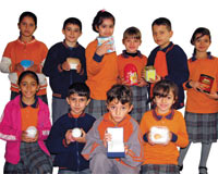 Evden okula yumurta taşıyarak sorumluluğu öğreniyorlar