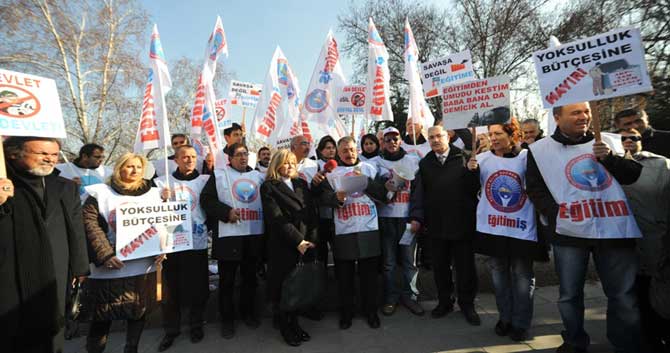 HÜKÜMETİN YOKSULLUK BÜTÇESİNİ PROTESTO ETTİK