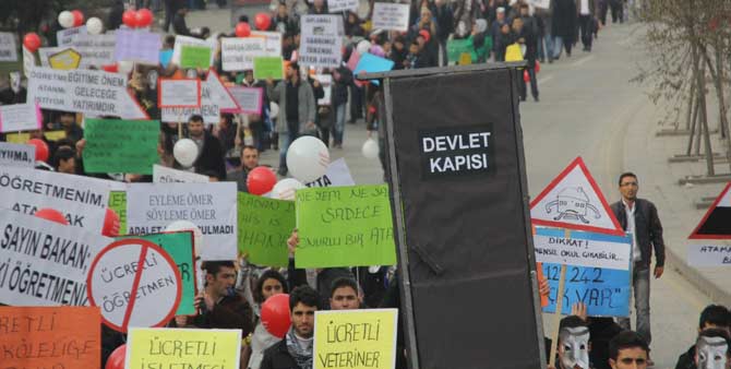 ATAMASI YAPILMAYAN ÖĞRETMENLER İÇİN YÜRÜYÜŞ VE MİTİNG