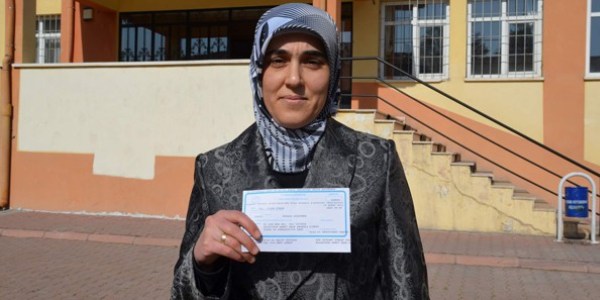 Başörtülü görevliyi sınava almadılar