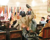 'Bush'un sırıtmasına dayanamadım'