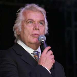 Ünlü Sanatçı Tamer Yiğit Yoğun Bakımda