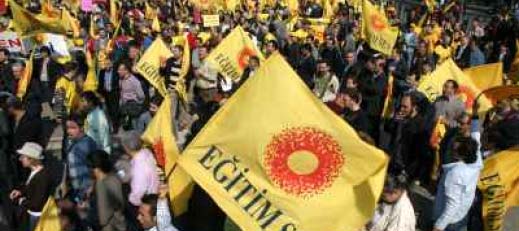 Eğitim-Sen Sevk Eylemi Yapıyor