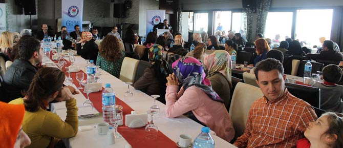 Kadınlar, Sorunlarının Çözümünü Erkeklere Havale Etmemelidir