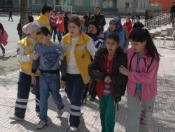 Biber gazını sıkınca öğrenciler hastanelik oldu