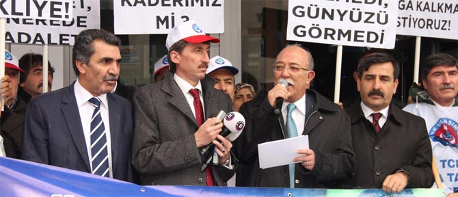 Memurlar Yağmur-Çamur Demeden Ankarayı İnletti