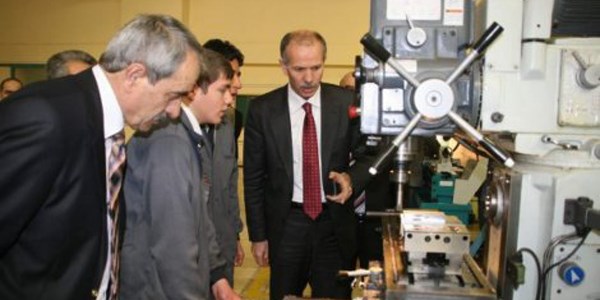 Meslek lisesi mezunları üniversiteliye göre daha rahat!