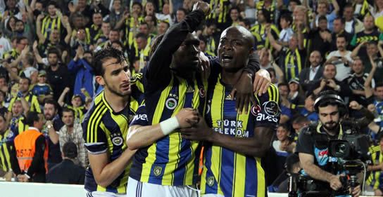 Fenerbahçe, Kadıköy'de Galatasaray'ı 2-1 mağlup etti.