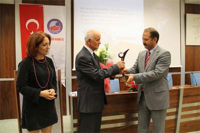 Fakir Baykurt Onur Ödülü Niyazi Altunya’ya Verildi