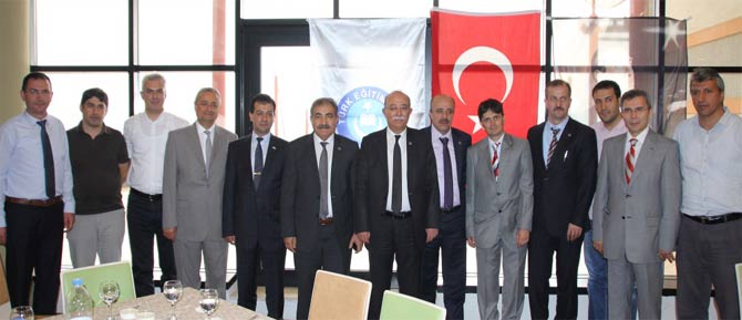 Koncuk: Pastadan düşen payımızı istiyoruz