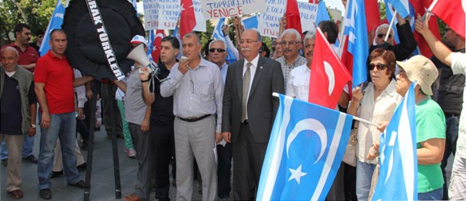 ABD ve Çin Büyükelçiliklerine Siyah Çelenk