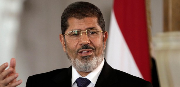 Darbeyi reddeden Mursi gözaltında!