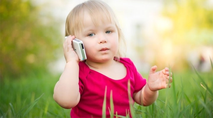 Ağlayan çocuğa cep telefonu vermeyin