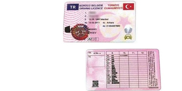 Yeni ehliyetler 'pembeli mavili'