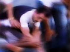 Öğrenci öğretmenin burnunu kırdı