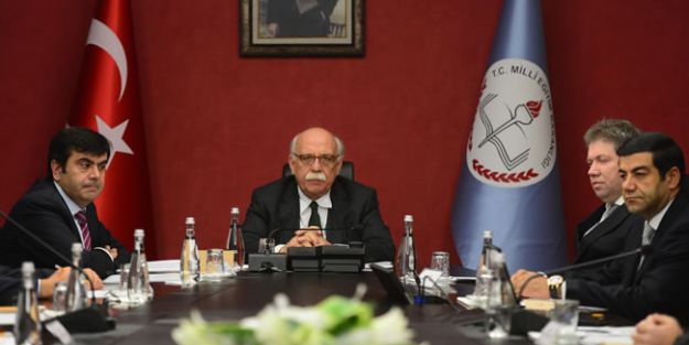 Milli Eğitimi, Eğitimci Bürokratlar Yönetsin!