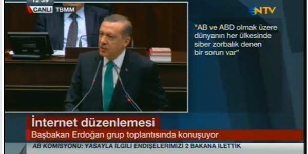 Kasetlerle siyasetin dizaynının önüne geçiyoruz