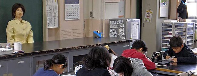 Robot öğretmen dersbaşı yaptı