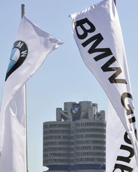 Otomotiv dünyada çöktü