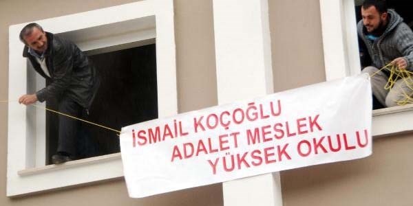 Parasını alamayınca okula dedesinin adını verdi