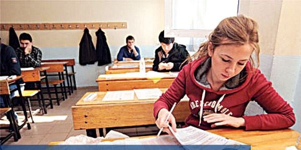 Üniversite sınavında VİP koruma