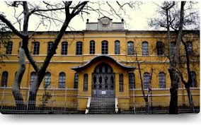 Okul müdürü, öğretmeni dövdü