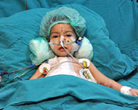 Türkiye'de ilk kez 2 yaşındaki çocuğa kalp nakledildi