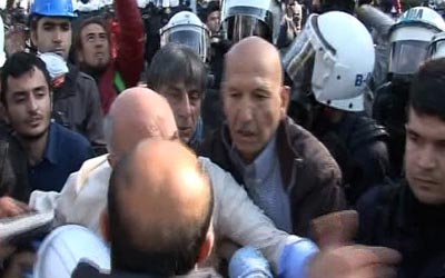 CHP'li vekilden polise yumruk