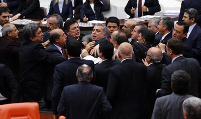 Meclis'te fotoğraf gerginliği