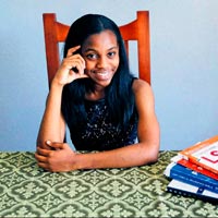 Lise ve üniversiteyi aynı sezonda bitirdi