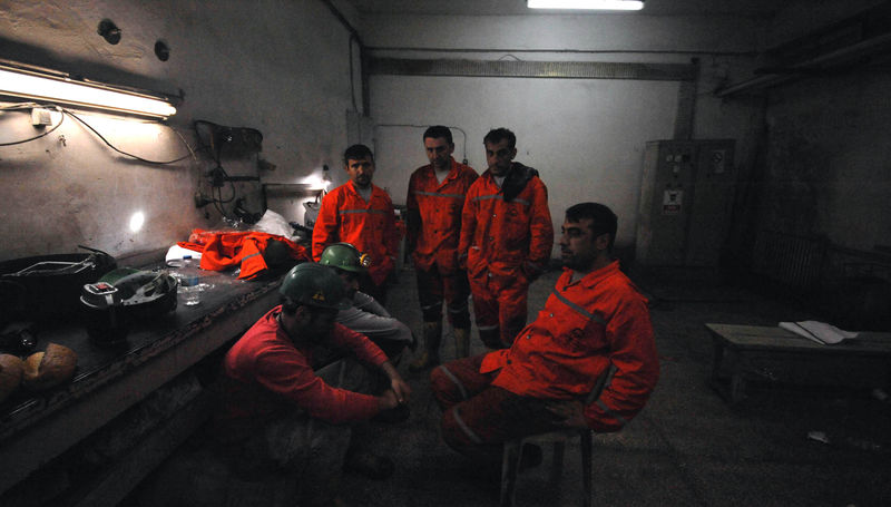 İçeride hala 200'e yakın madenci var