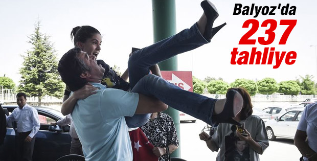 Balyoz'da sanık yakınlarının tahliye heyecanı