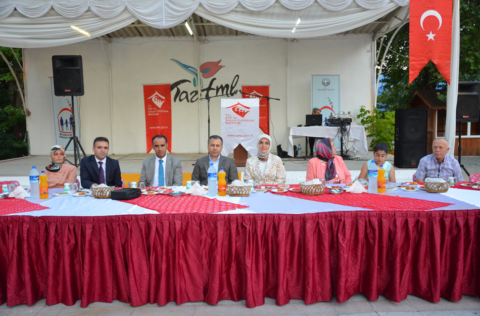 Vali, Fanta içerek Coca-Cola'yı protesto etti