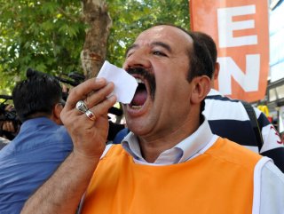 Memurlar maaş bordrolarını yedi