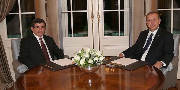 62. hükümeti kurma görevi Davutoğlu'nda