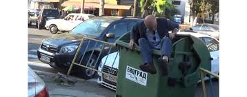 Rüşvet alan müdürü çöpe attılar!