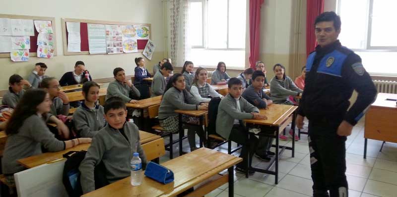 Okullar polislere zimmetlendi. Nasıl mı?