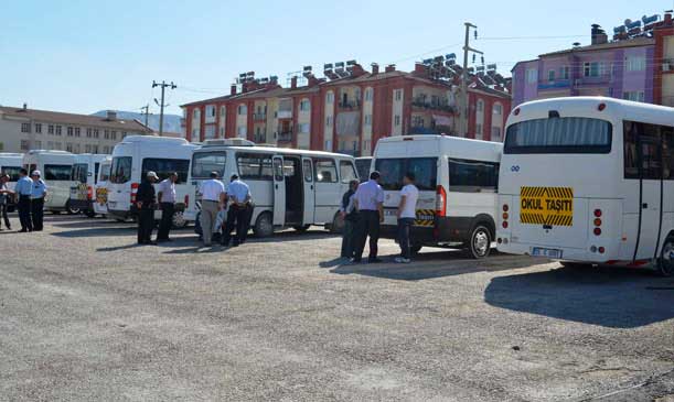 Okul çevresinde gezenlere para cezası!