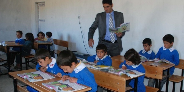 Hem öğretmen hem hademe