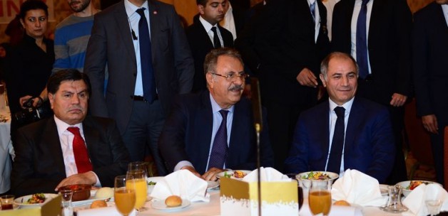 Kılıç kürsüye çıktı bakan salonu terk etti