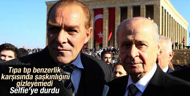 Bahçeli'den Atatürk'ün benzeriyle Selfie