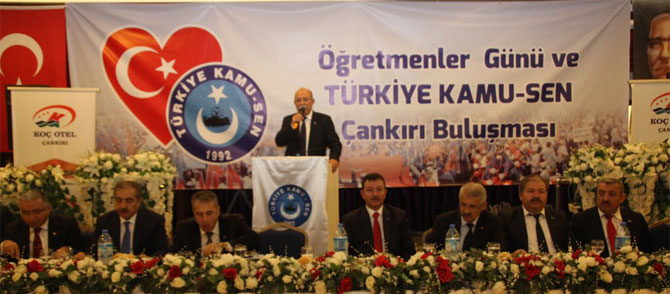 Ülkeyi yönetenler Öğretmenleri unuttu