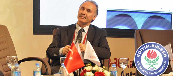 Özer, 1. Eğitim Kongresine Katıldı