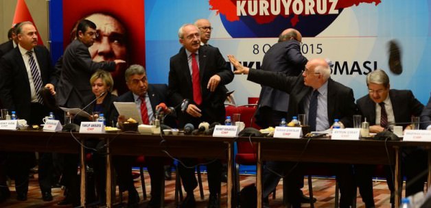 Kılıçdaroğlu'na ayakkabı fırlattılar